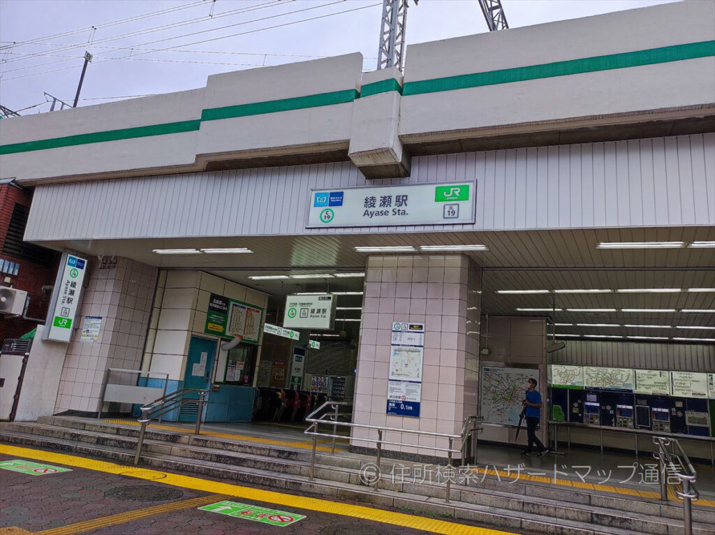 綾瀬駅西口の写真