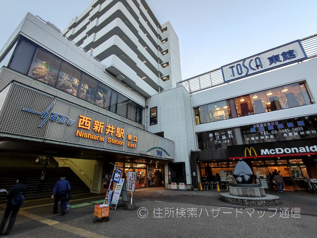 西新井駅東口の風景の写真