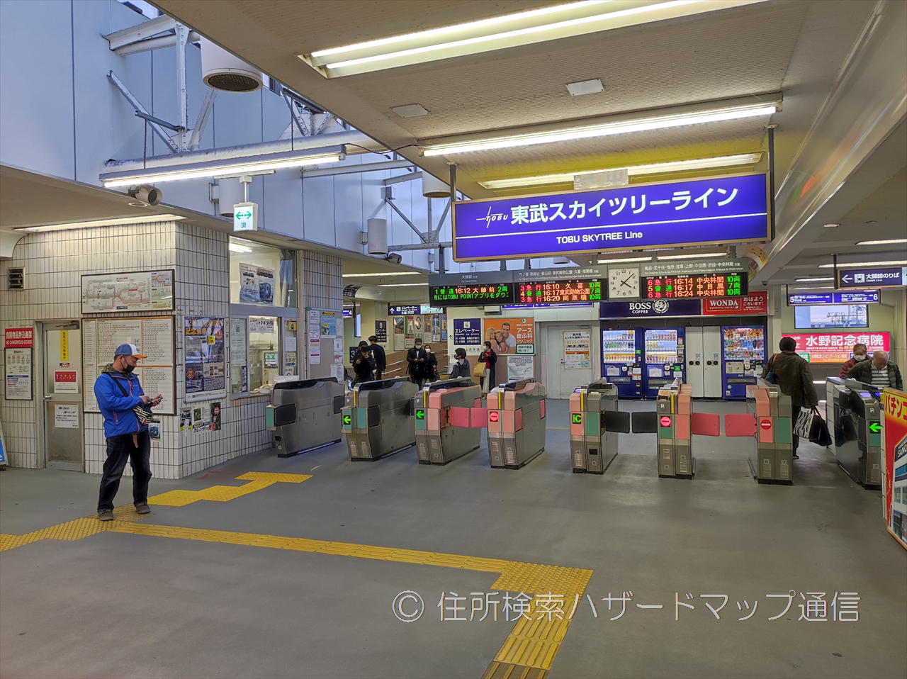 西新井駅の改札の写真