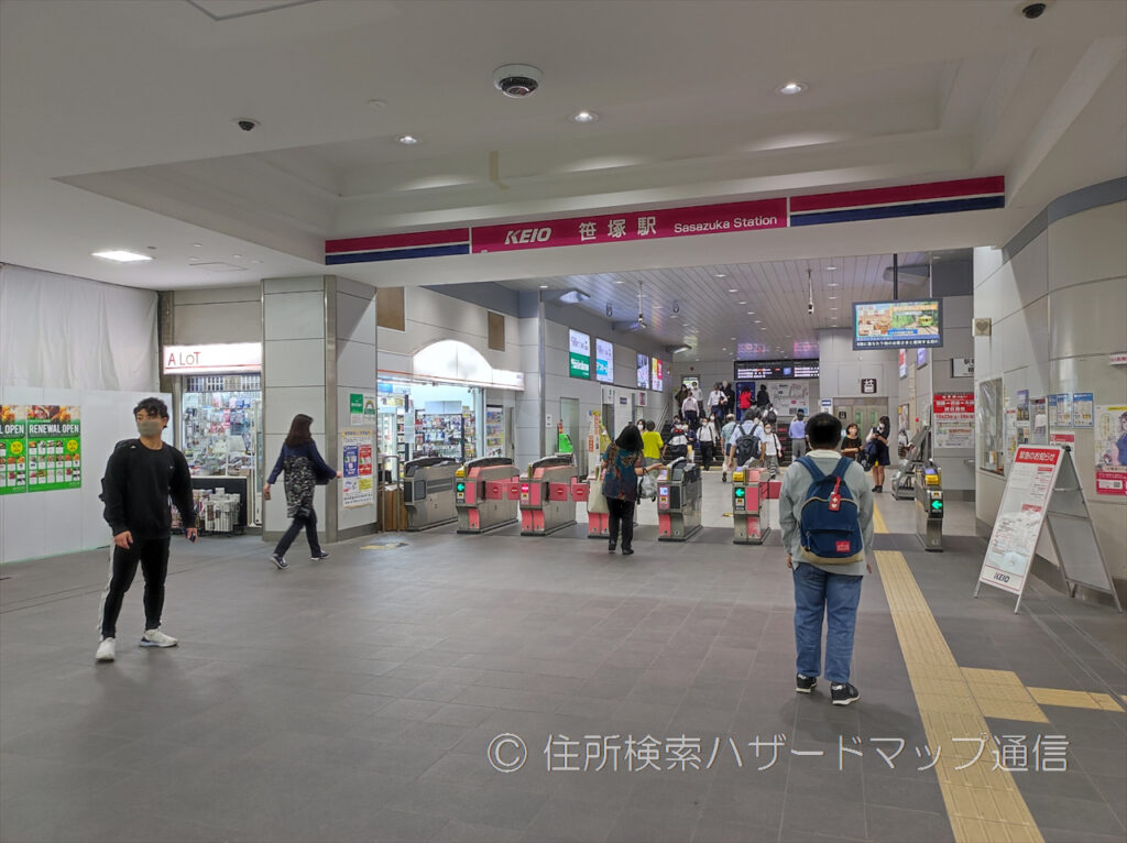 京王線笹塚駅の改札の写真