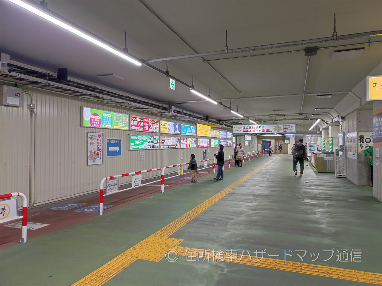 竹ノ塚駅の地下通路